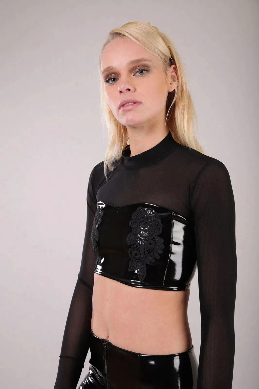 Cut Off shirt with long mesh sleeves - Black 2