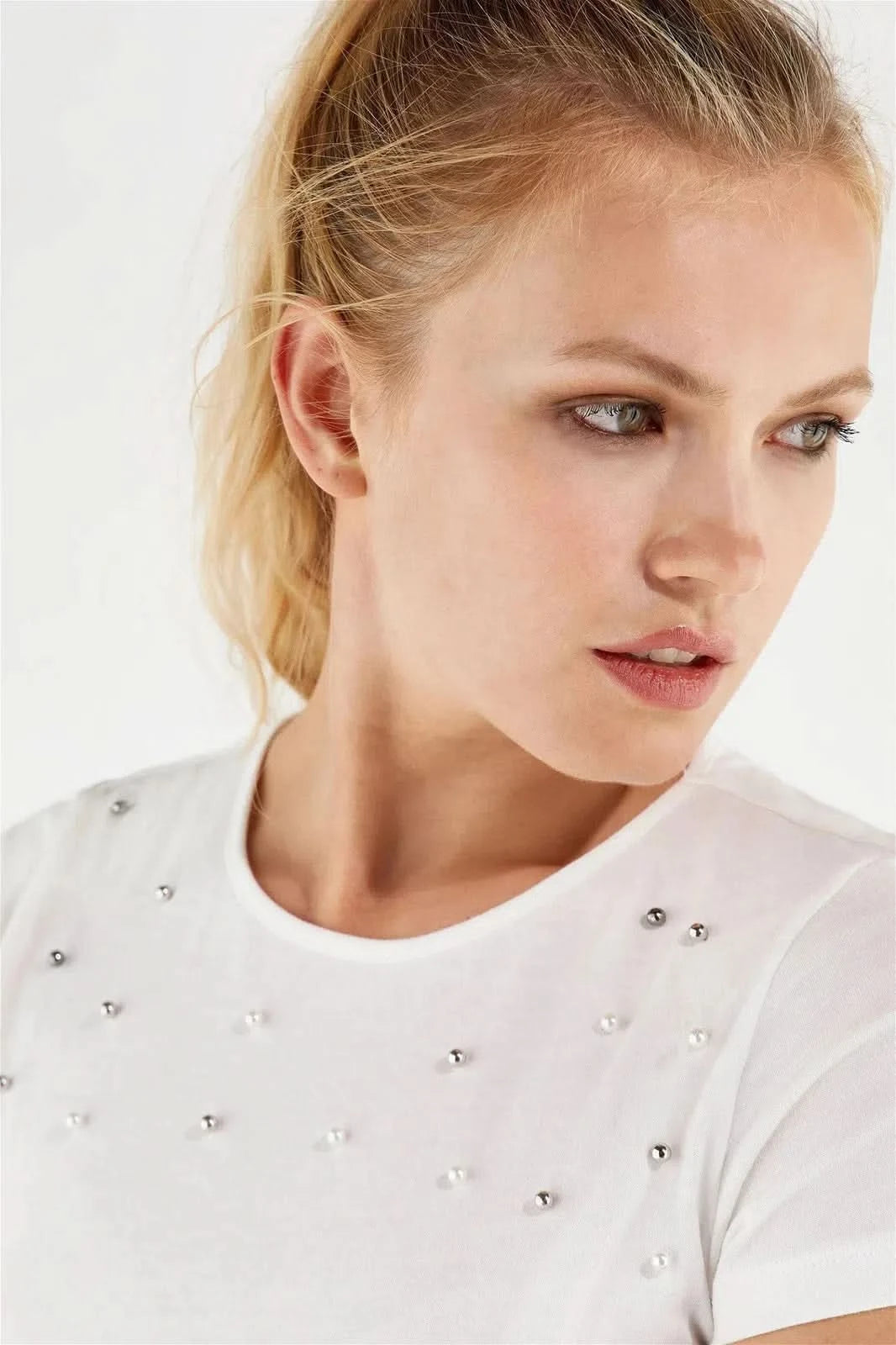 T Shirt with bead details - White 2