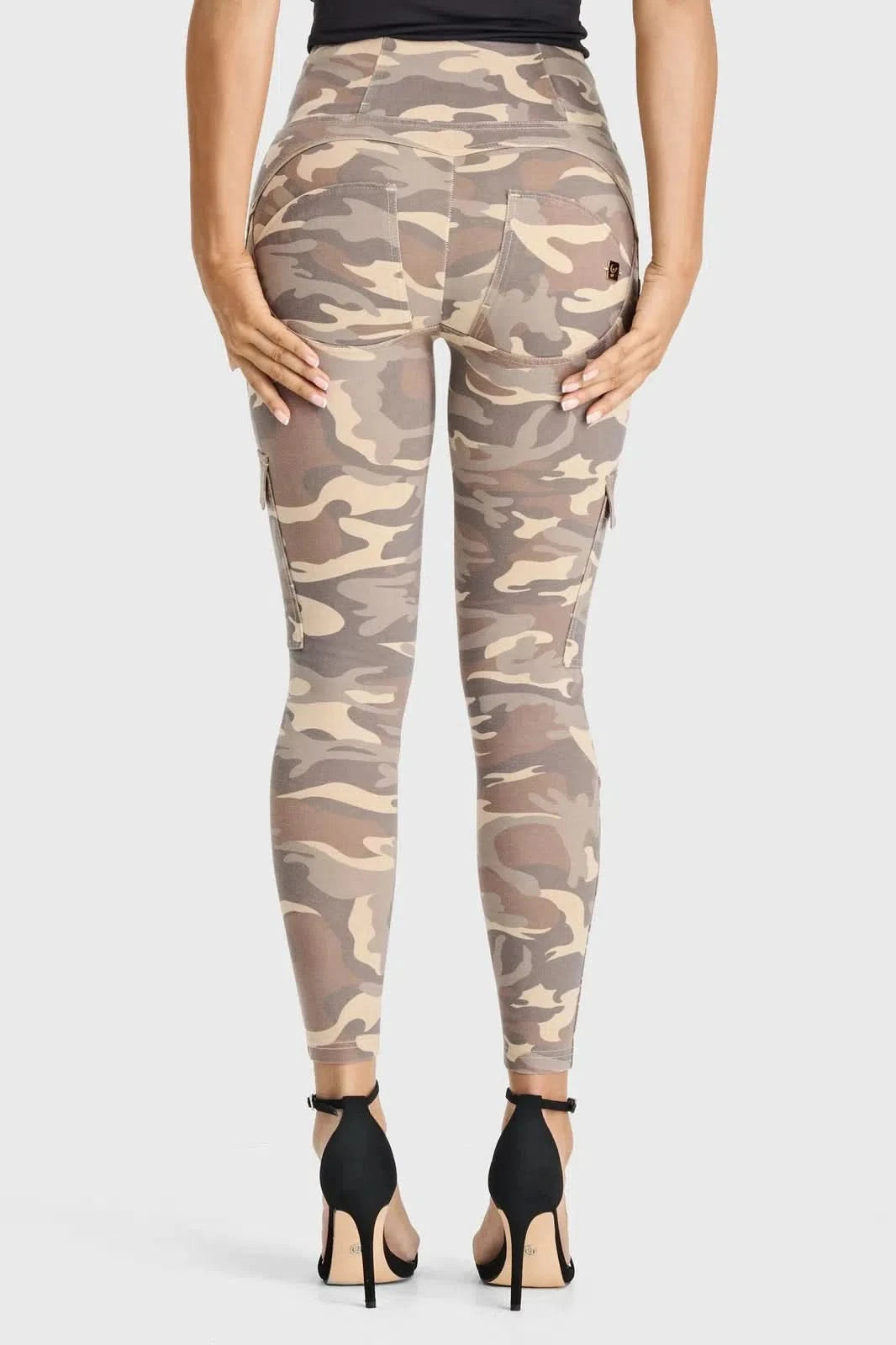 WR.UP® Cargo Fashion - High Waisted - 7/8 Length - Sand Camo 3