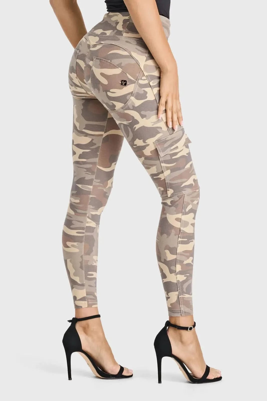 WRUP Cargo Fashion - High Waisted - 7/8 Length - Sand Camo 3