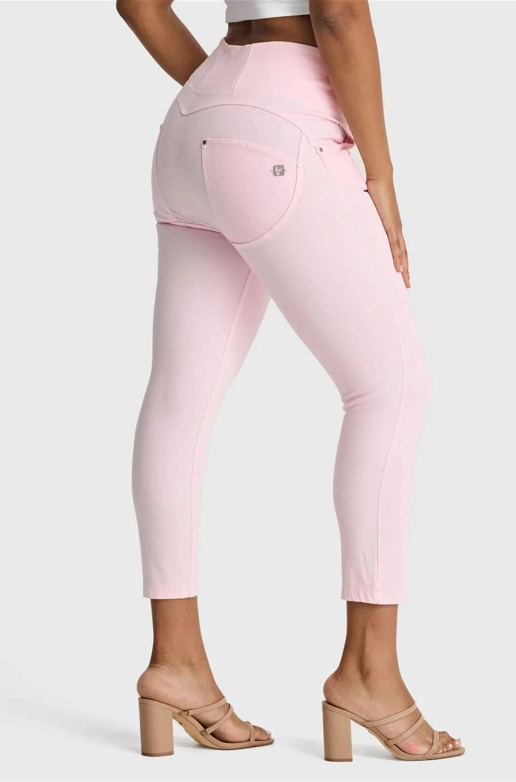 WR.UP® SNUG Curvy Jeans - High Waisted - 7/8 Length - Baby Pink