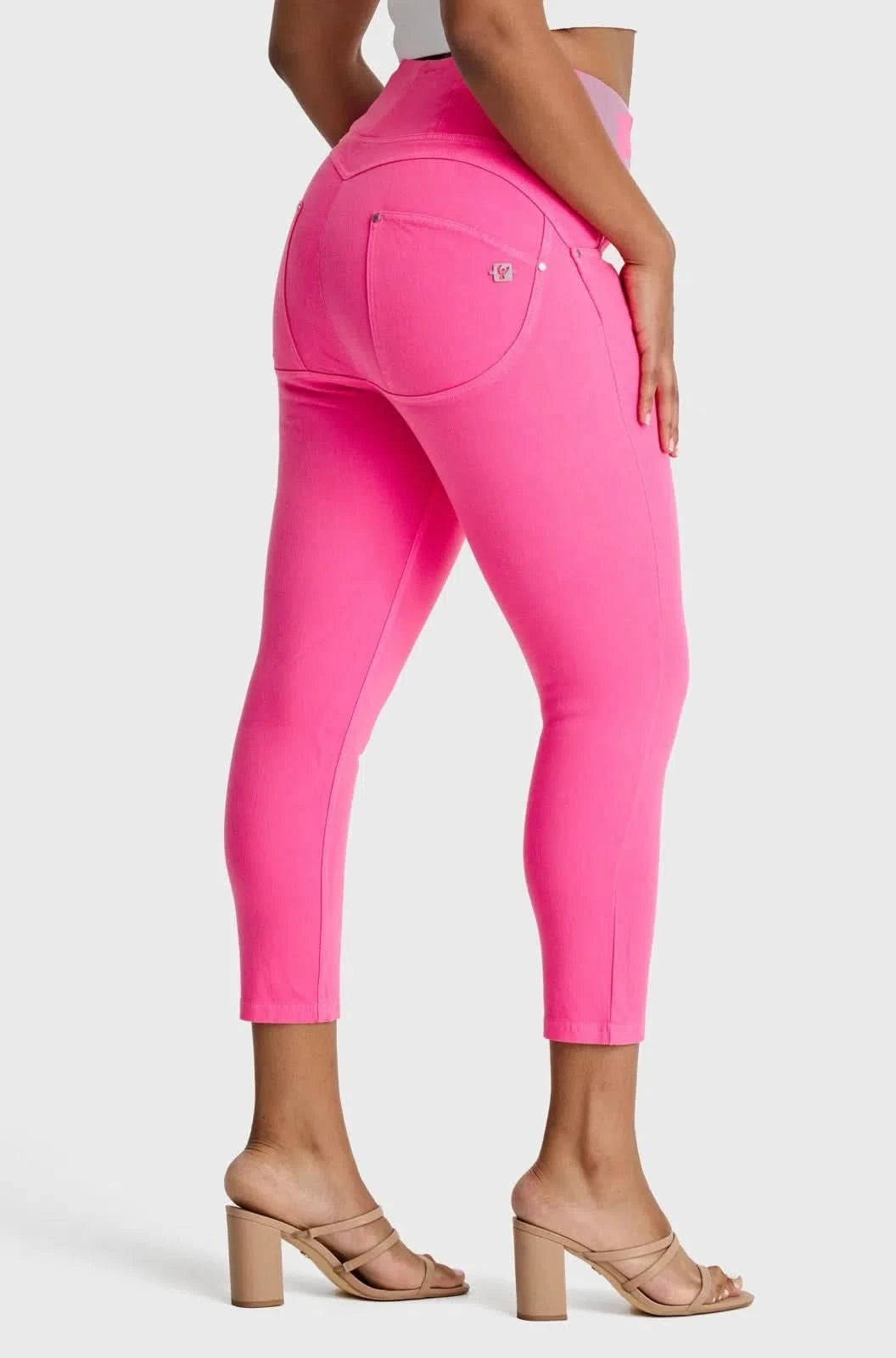 WR.UP® SNUG Curvy Jeans - High Waisted - 7/8 Length - Candy Pink