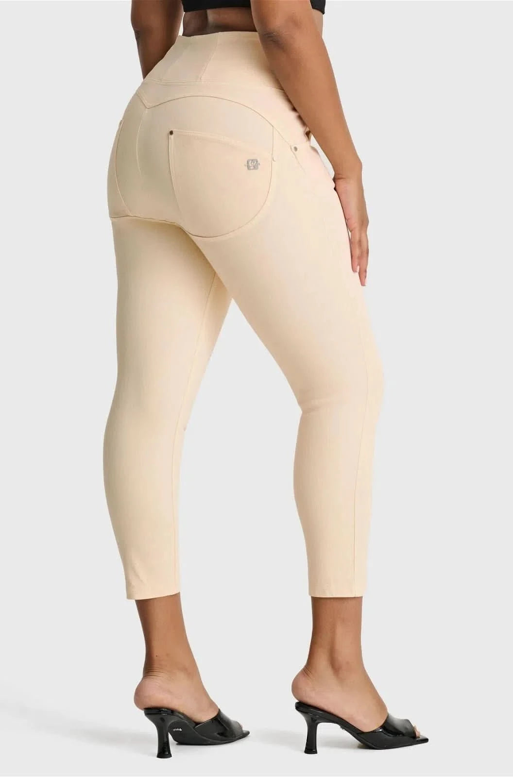 WR.UP® SNUG Curvy Jeans - High Waisted - 7/8 Length - Ivory