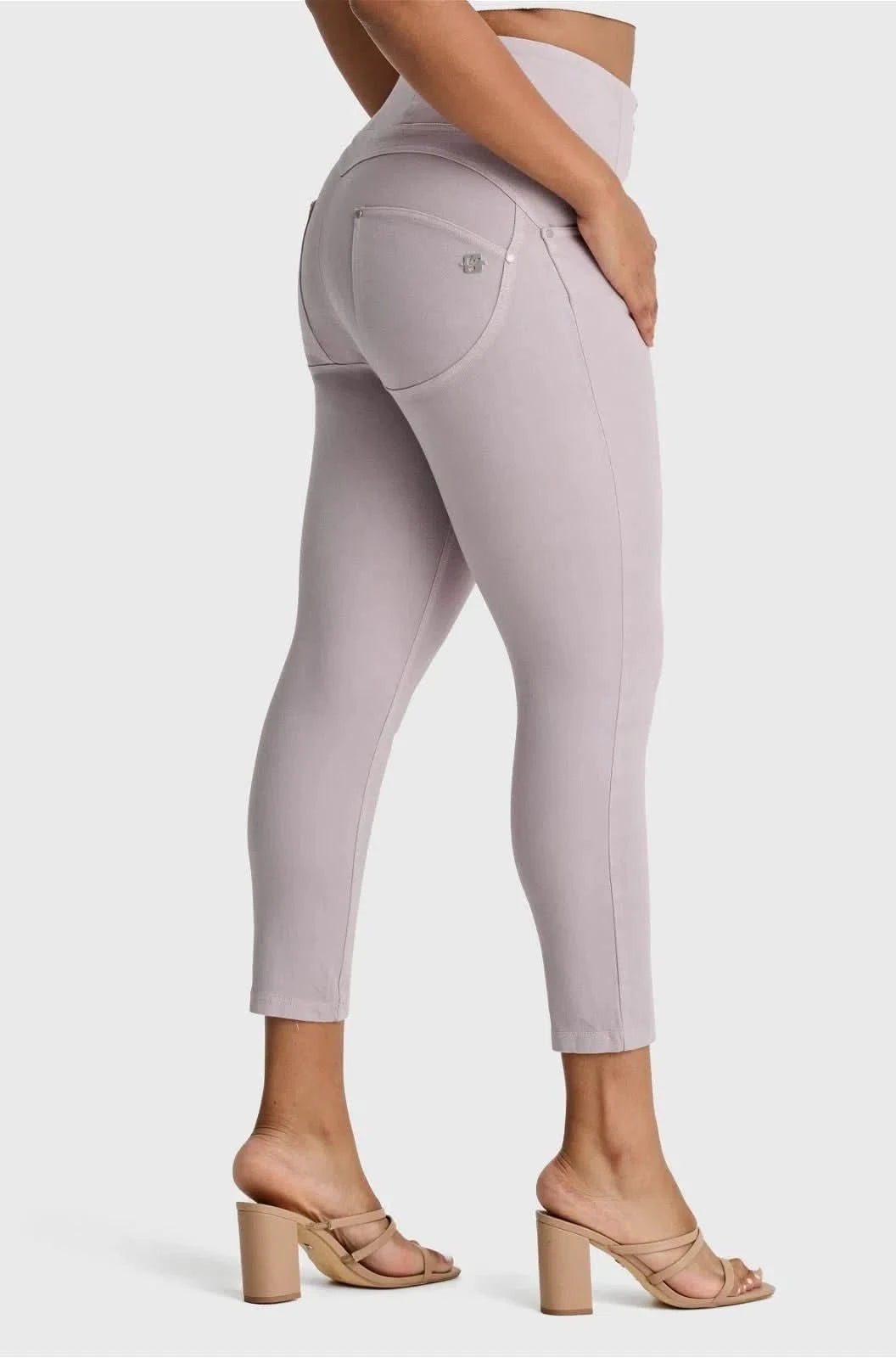 WR.UP® SNUG Curvy Jeans - High Waisted - 7/8 Length - Light Grey