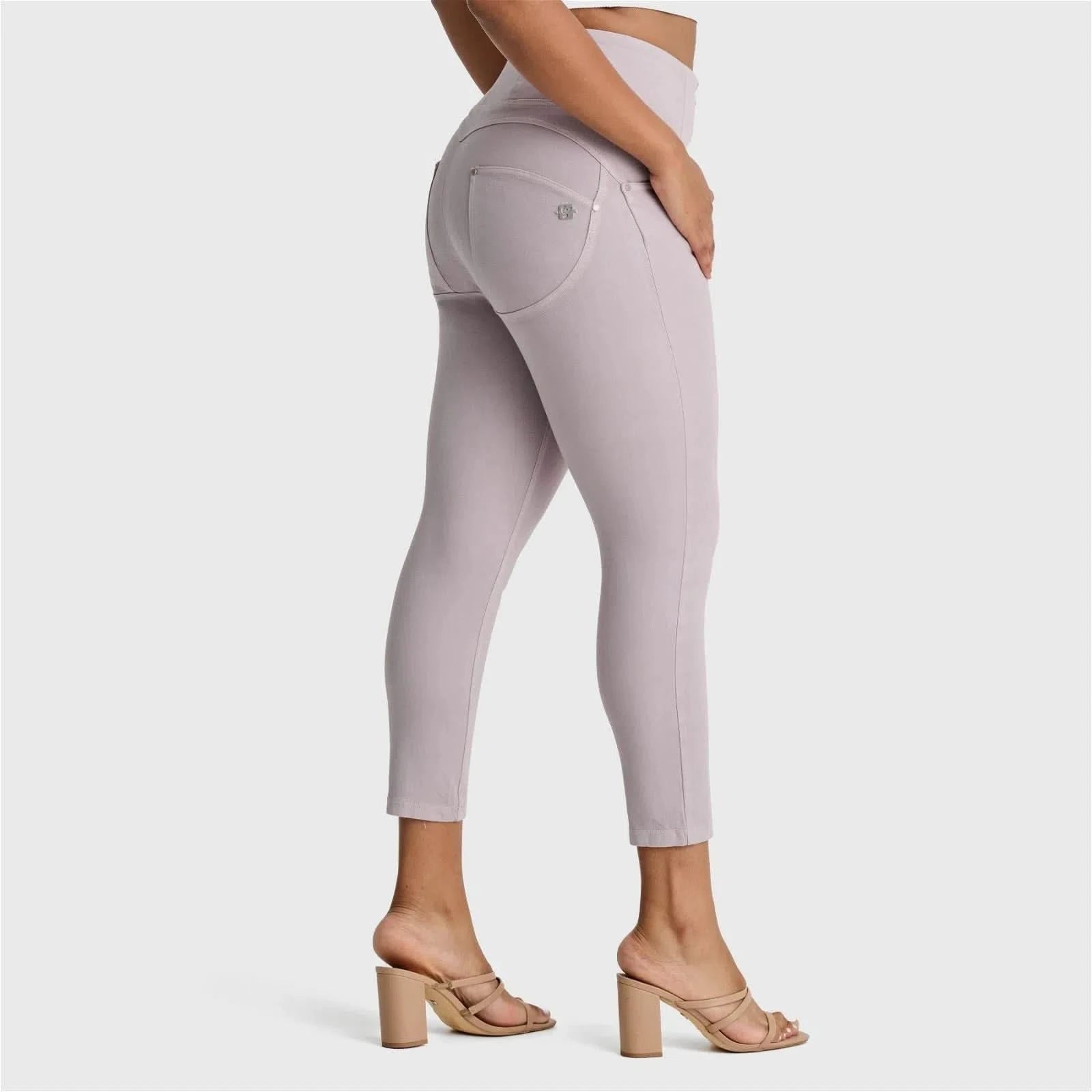 WRUP SNUG Curvy Jeans High Waisted 7 8 Length Light Grey