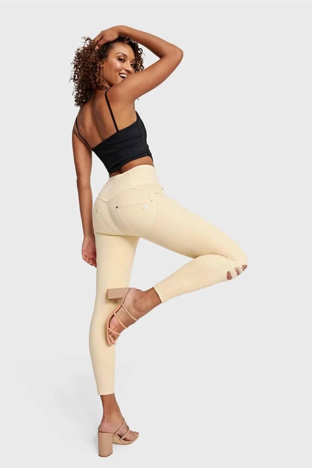 WRUP SNUG Distressed Jeans - High Waisted - 7/8 Length - Beige 3