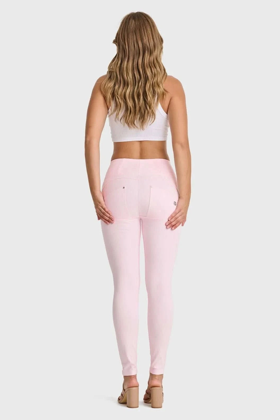 WR.UP® SNUG Jeans - High Waisted - 7/8 Length - Baby Pink 3