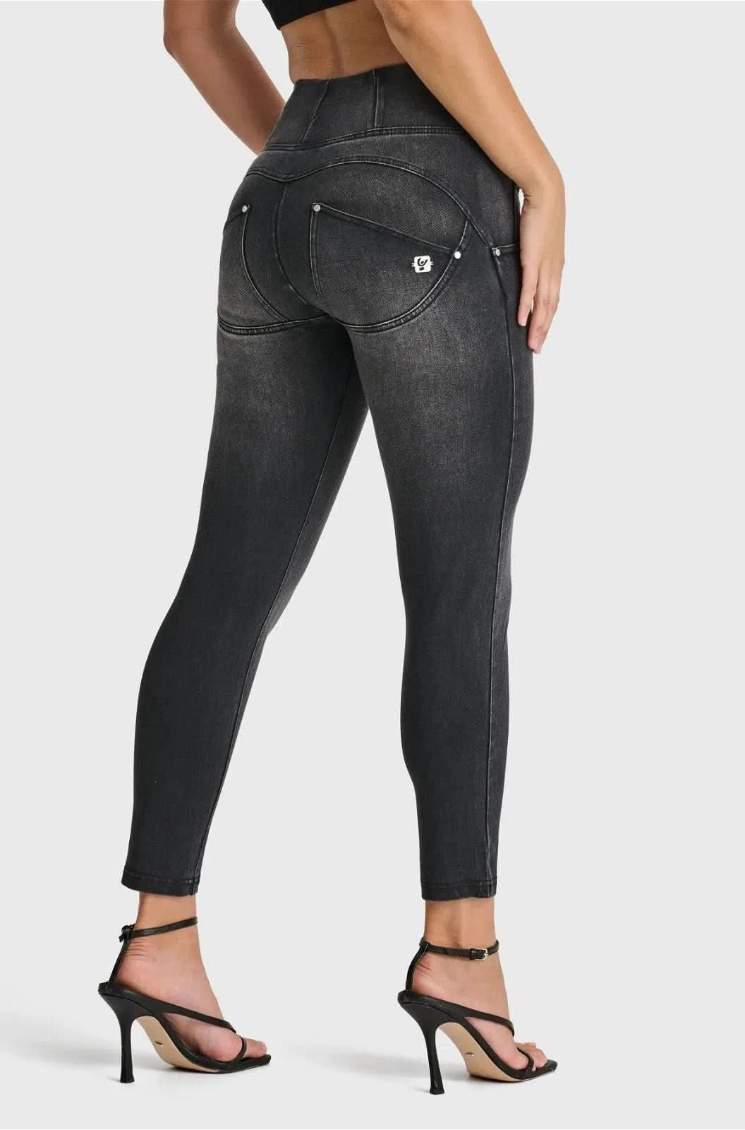 WR.UP® SNUG Jeans - High Waisted - 7/8 Length - Black + Black Stitching