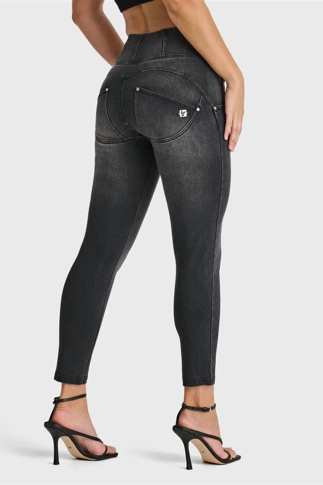 WR.UP® SNUG Jeans - High Waisted - 7/8 Length - Black + Black Stitching 1