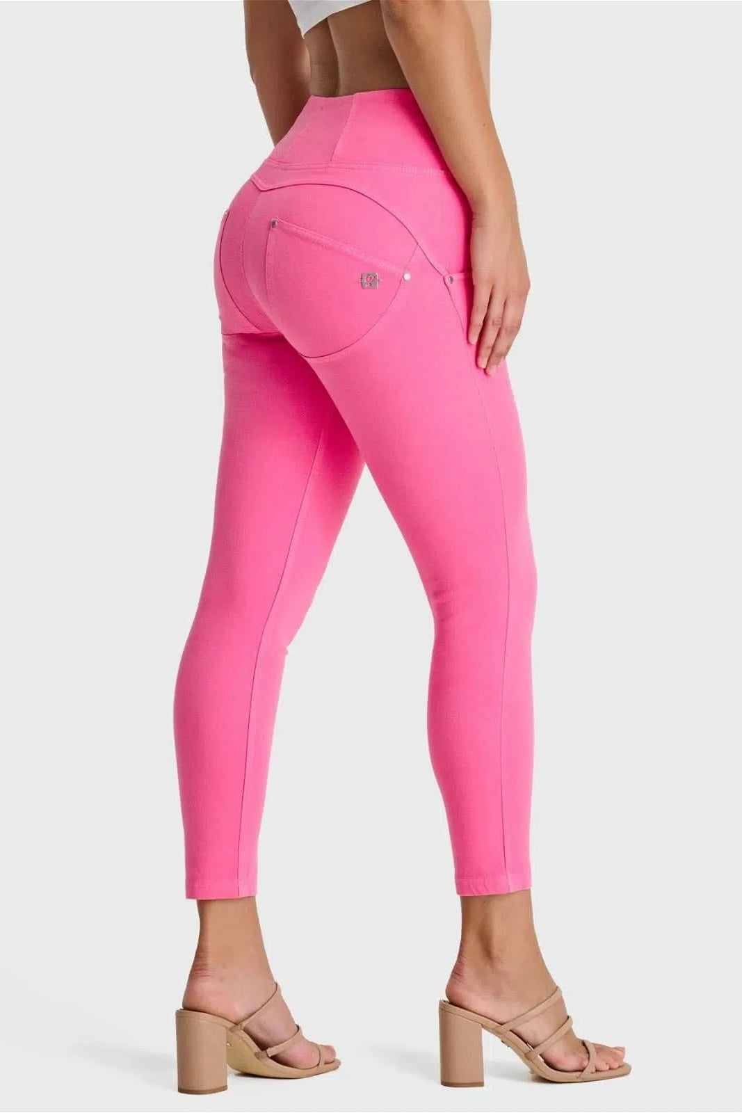 WR.UP® SNUG Jeans - High Waisted - 7/8 Length - Candy Pink 2