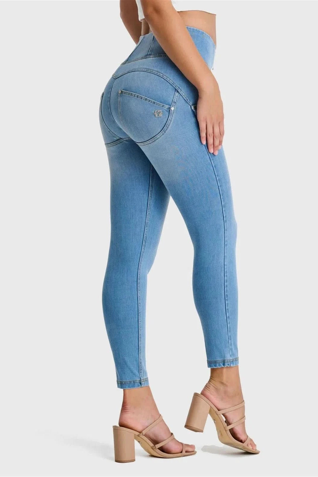 WR.UP® SNUG Jeans - High Waisted - 7/8 Length - Light Blue + Yellow Stitching 1