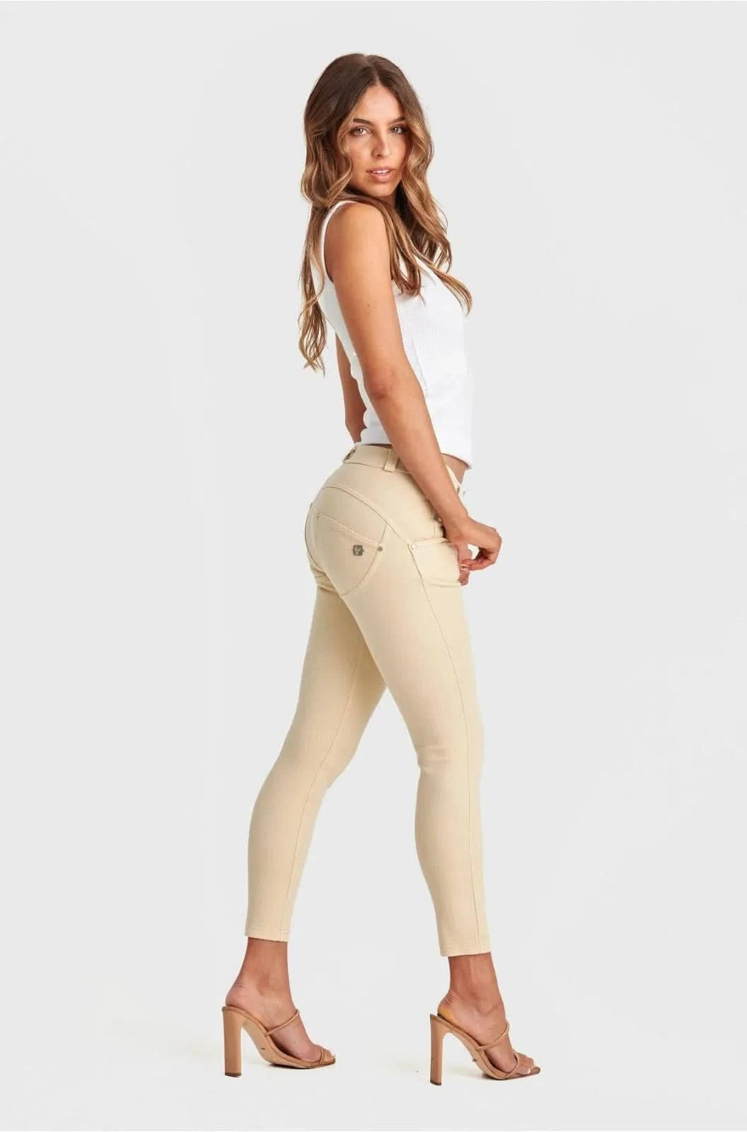 WR.UP® SNUG Jeans - Mid Rise - 7/8 Length - Beige