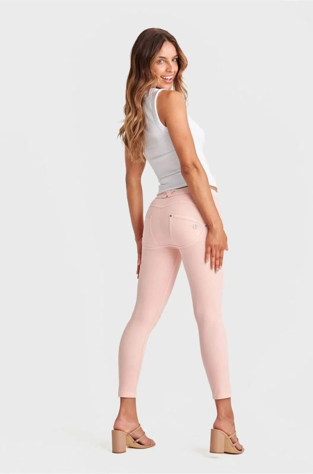 WR.UP® SNUG Jeans - Mid Rise - 7/8 Length - Peach